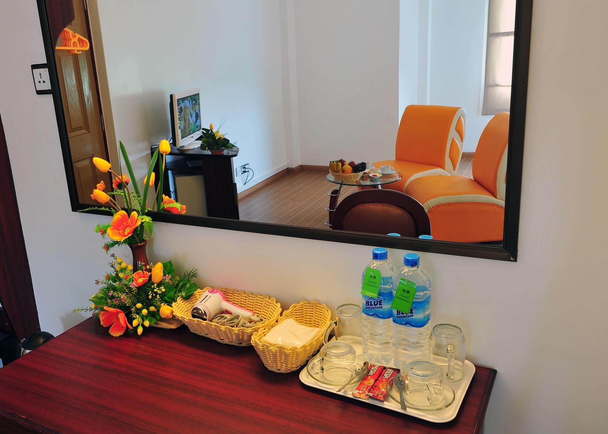 Clover Hotel Yangon Ngoại thất bức ảnh