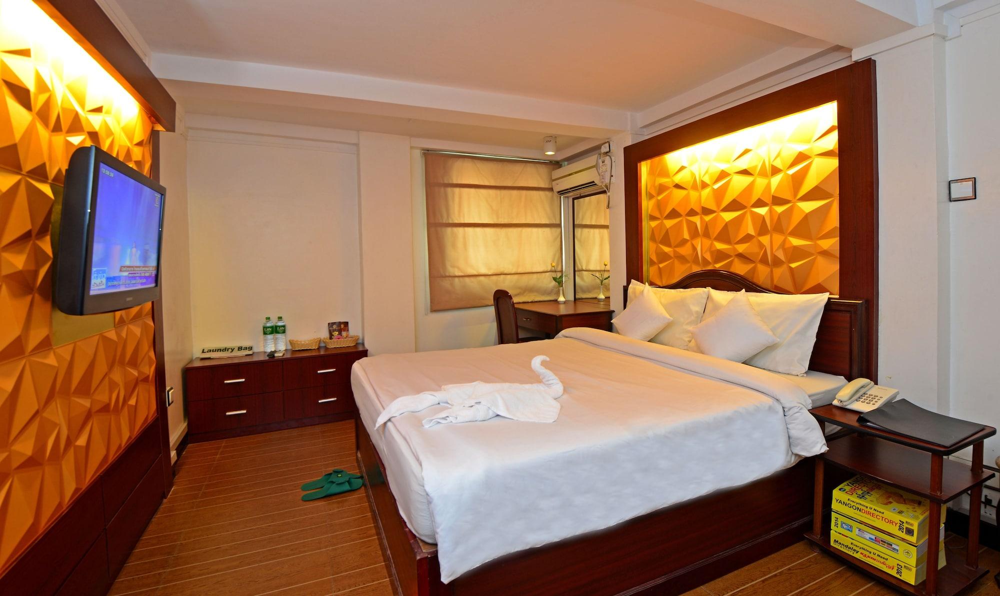 Clover Hotel Yangon Ngoại thất bức ảnh