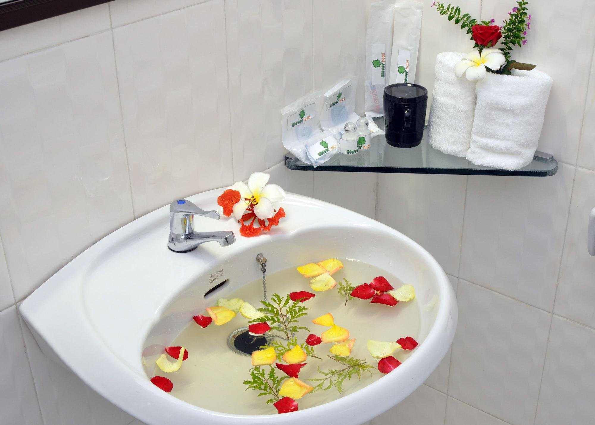 Clover Hotel Yangon Ngoại thất bức ảnh