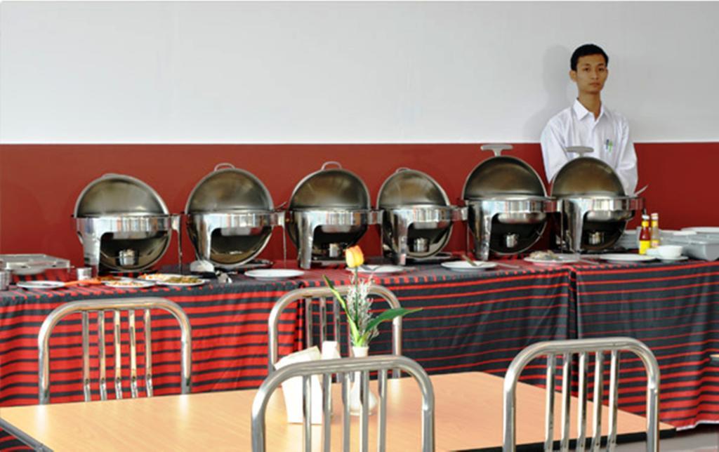 Clover Hotel Yangon Ngoại thất bức ảnh