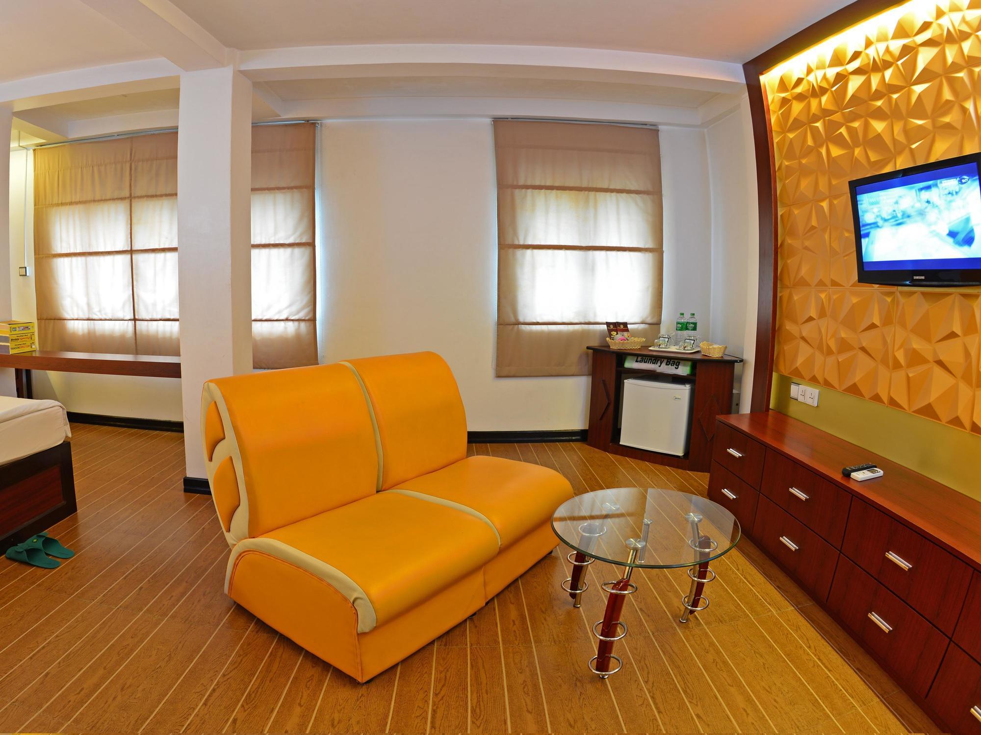 Clover Hotel Yangon Ngoại thất bức ảnh