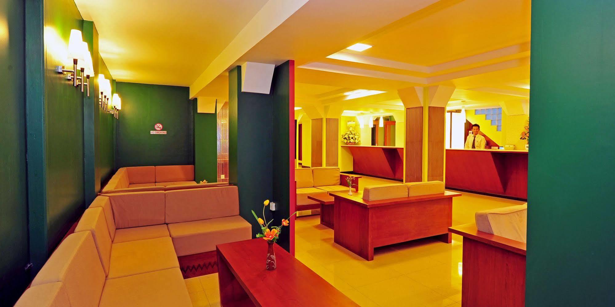 Clover Hotel Yangon Ngoại thất bức ảnh