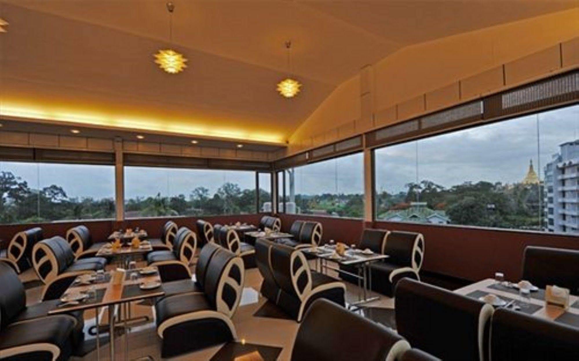 Clover Hotel Yangon Ngoại thất bức ảnh