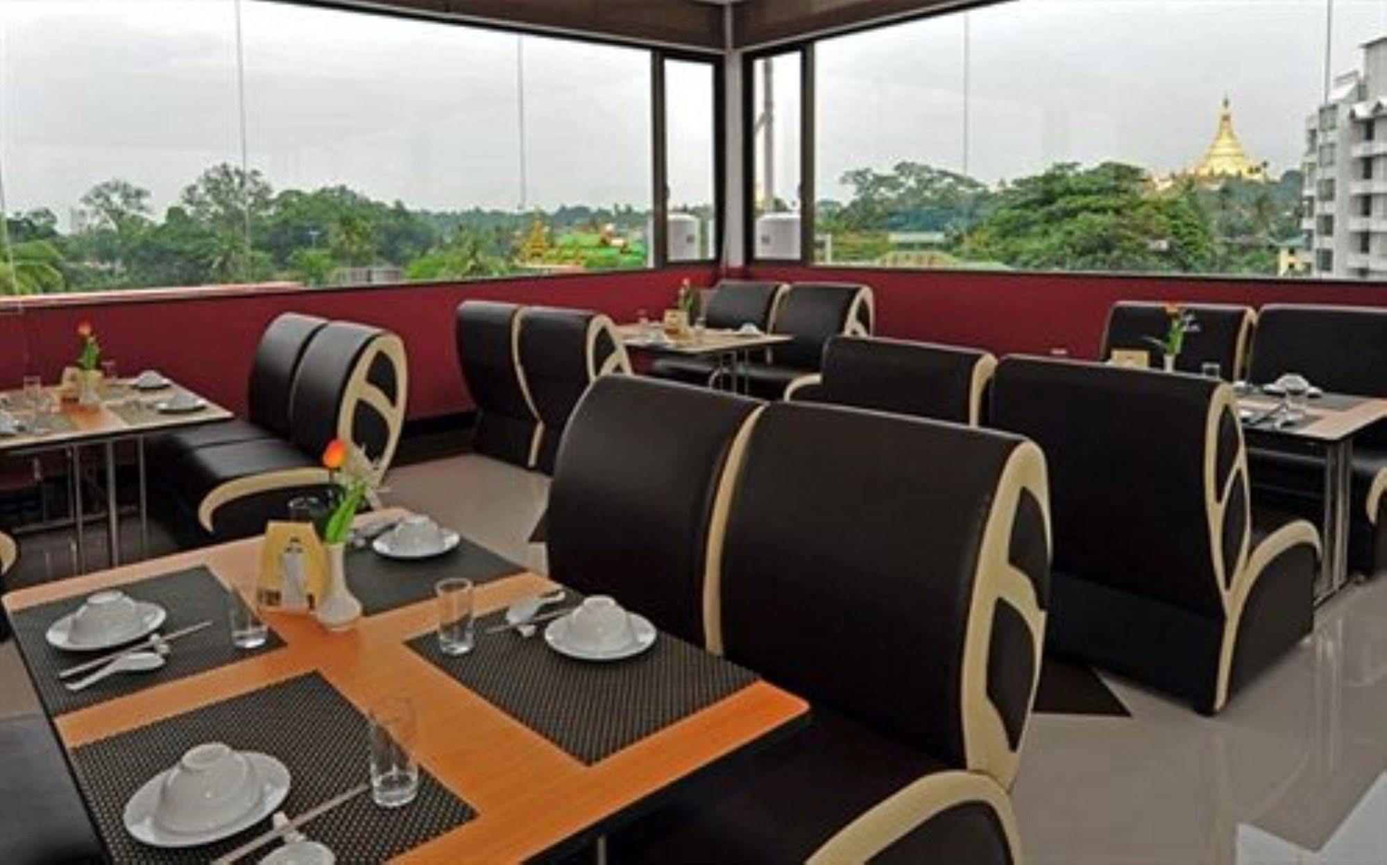 Clover Hotel Yangon Ngoại thất bức ảnh