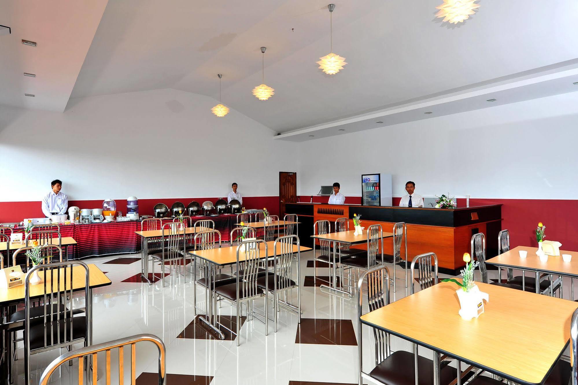 Clover Hotel Yangon Ngoại thất bức ảnh