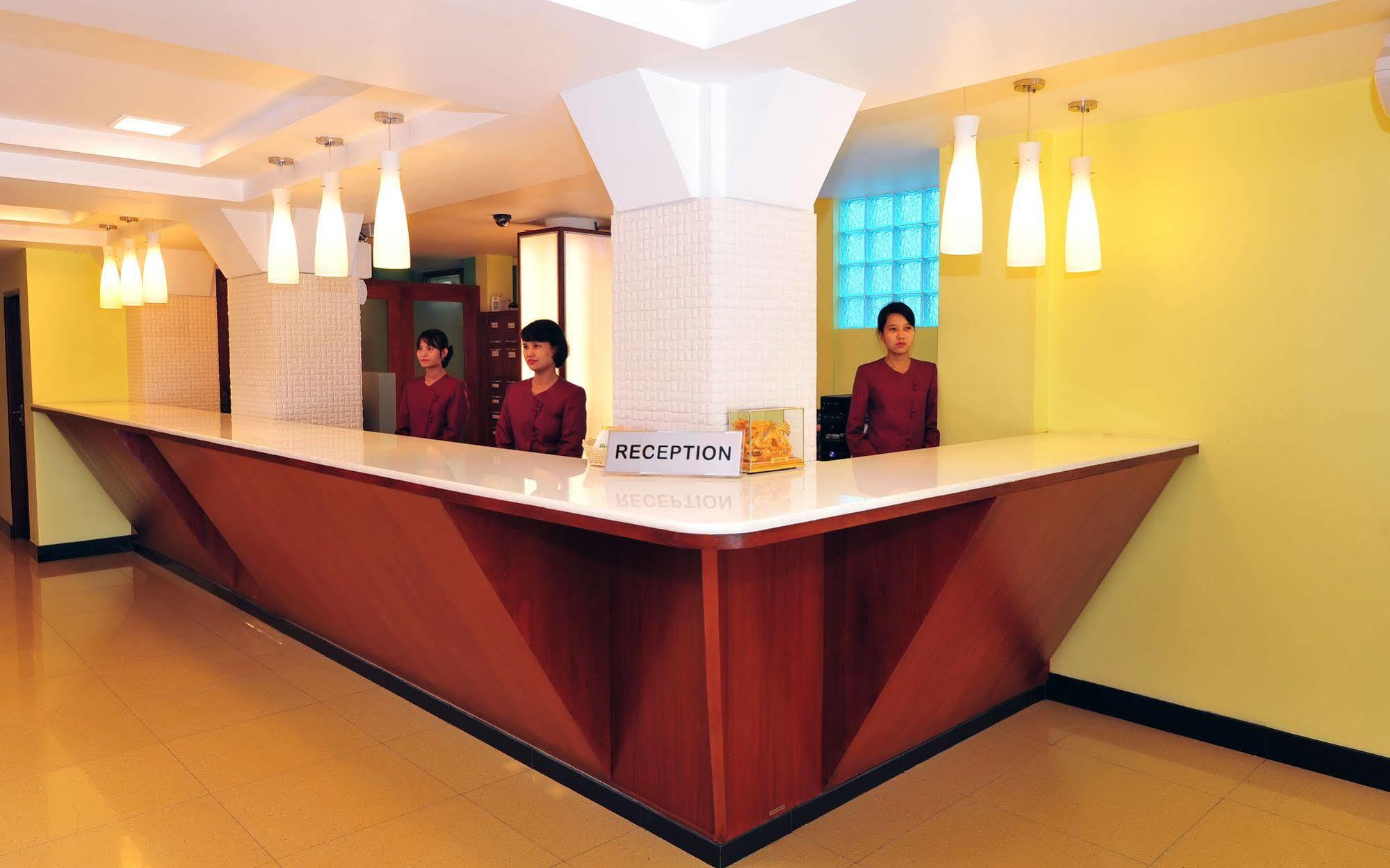 Clover Hotel Yangon Ngoại thất bức ảnh