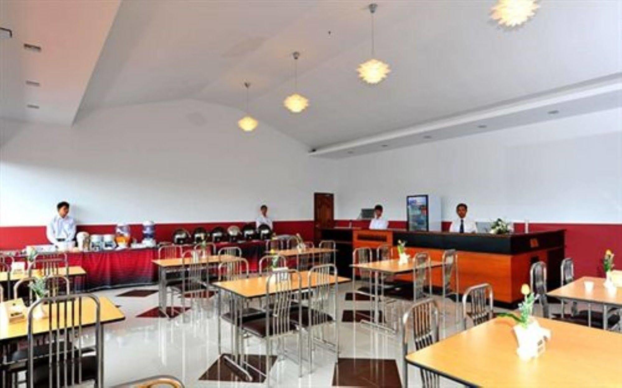 Clover Hotel Yangon Ngoại thất bức ảnh