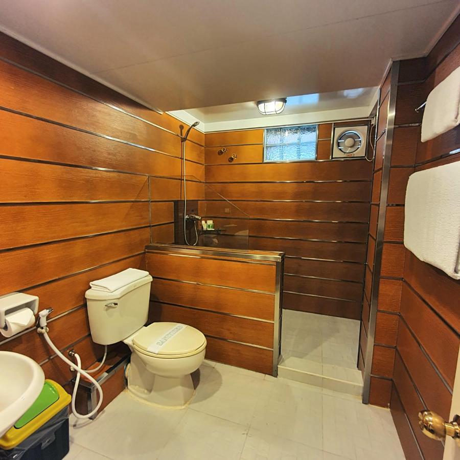 Clover Hotel Yangon Ngoại thất bức ảnh