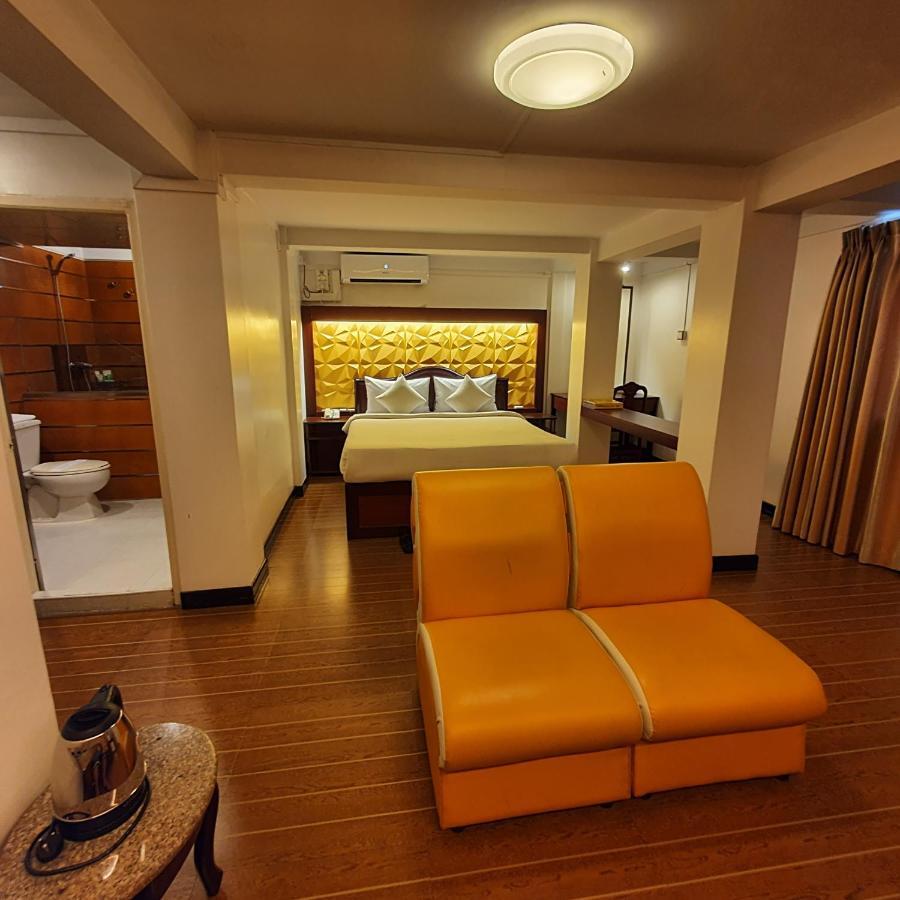 Clover Hotel Yangon Ngoại thất bức ảnh